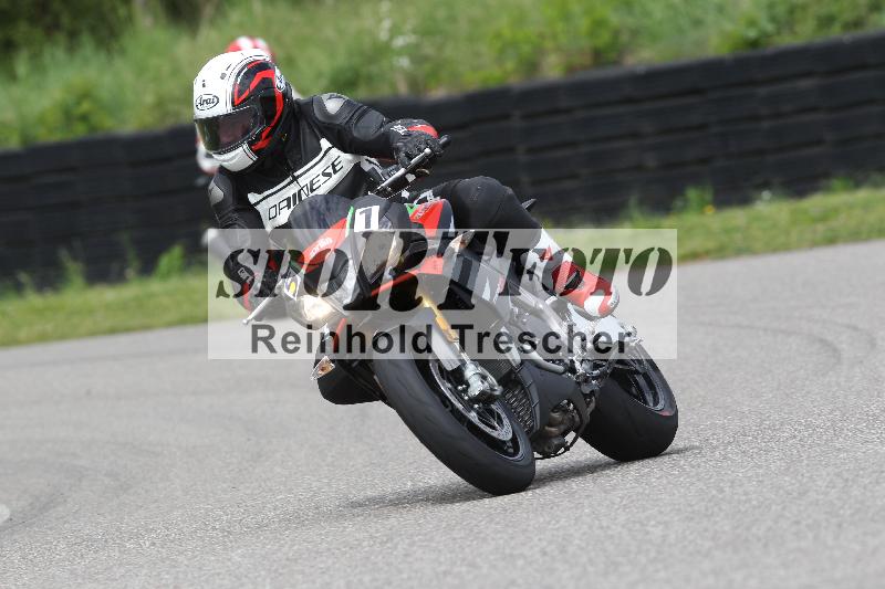 /Archiv-2025/10 23.04.2025 Cornu Master School ADR/rot-rouge/51